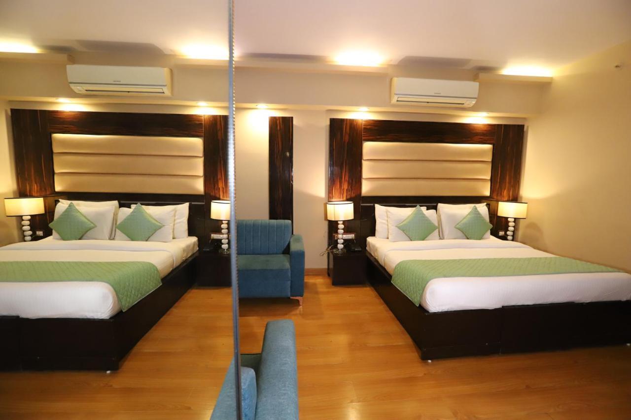 Palm Grand Naraina - Couple Friendly Local Ids Accepted 4*