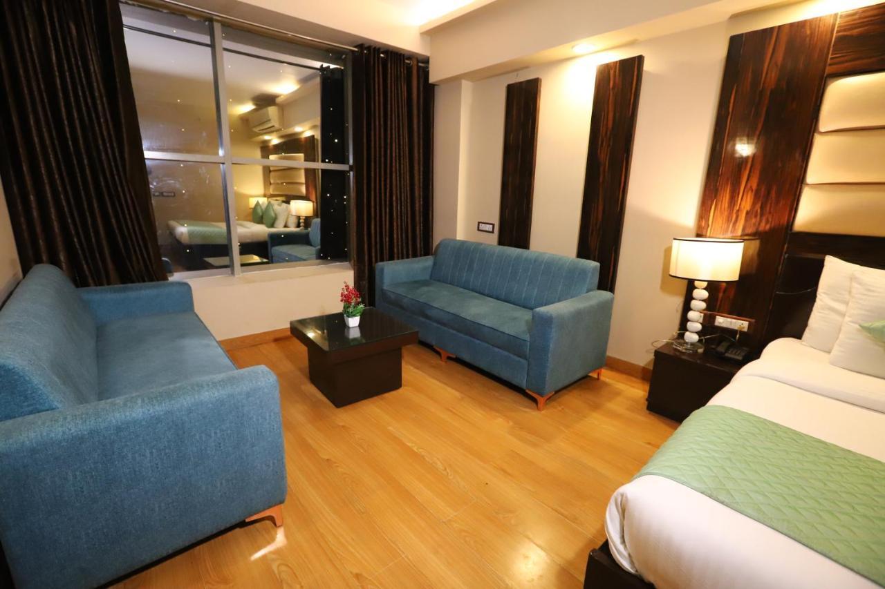 Hotel Palm Grand Naraina - Couple Friendly Local Ids Accepted 4*