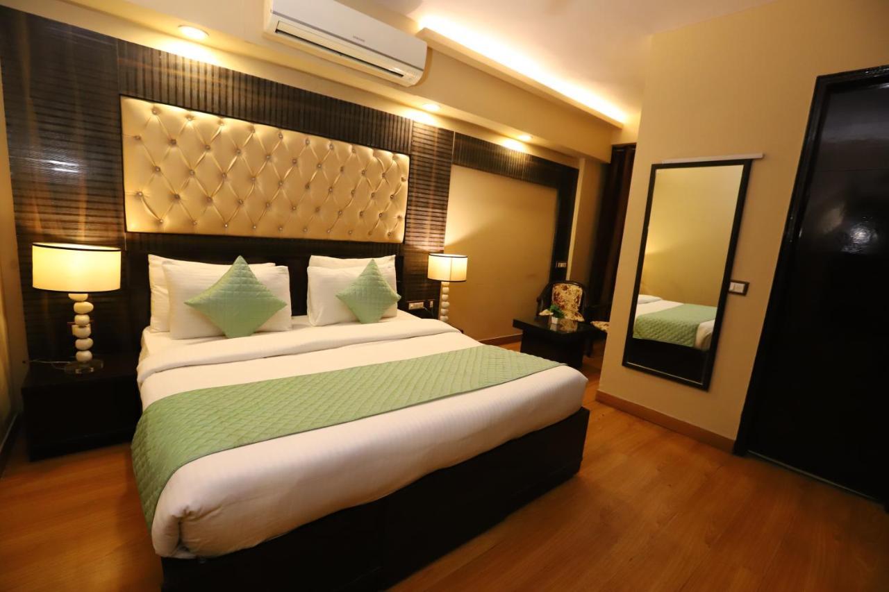 Palm Grand Naraina - Couple Friendly Local Ids Accepted 4* New Delhi