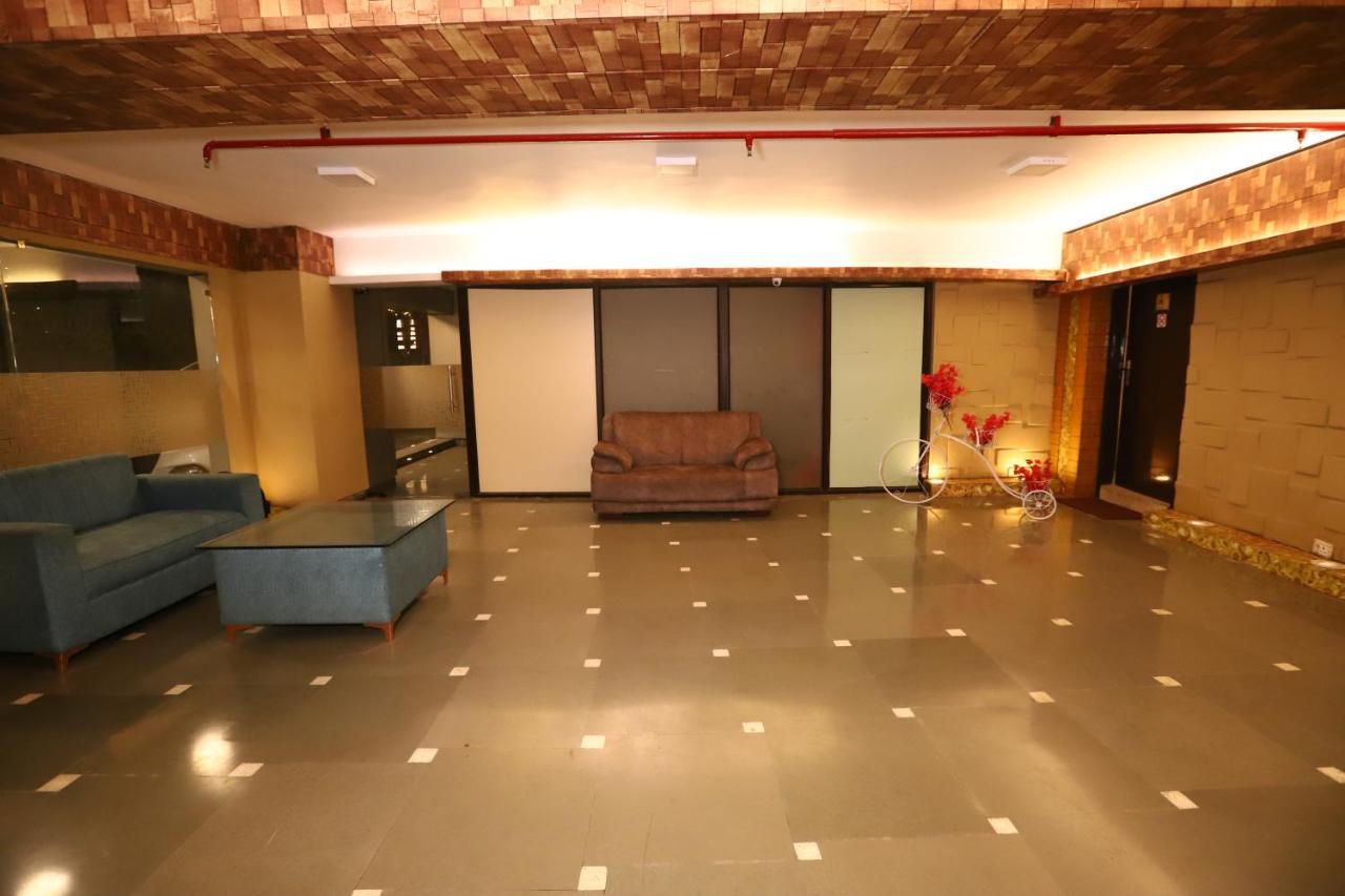 Palm Grand Naraina - Couple Friendly Local Ids Accepted Hotel New Delhi