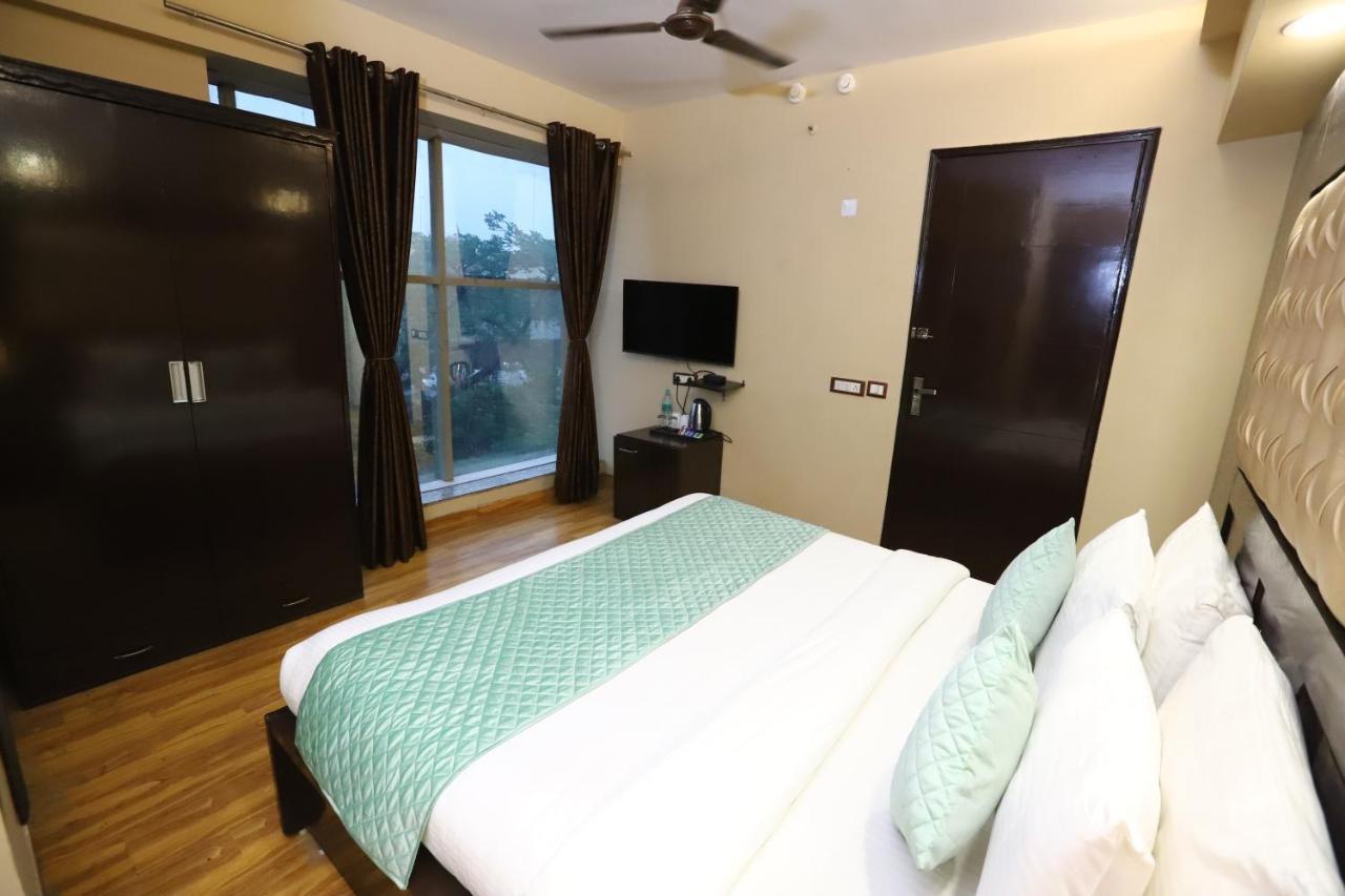 Palm Grand Naraina - Couple Friendly Local Ids Accepted Hotel New Delhi