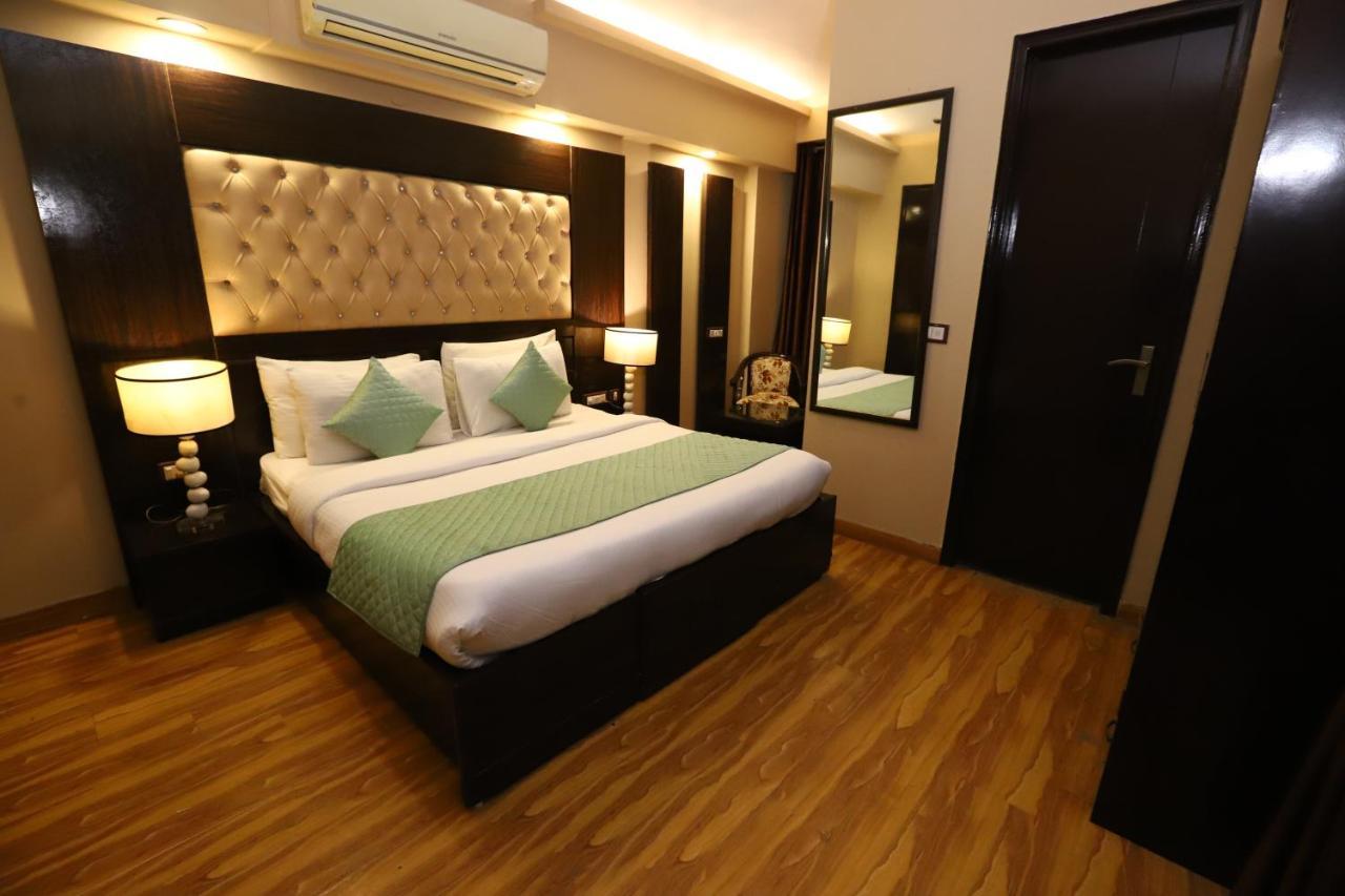 Palm Grand Naraina - Couple Friendly Local Ids Accepted 4* New Delhi