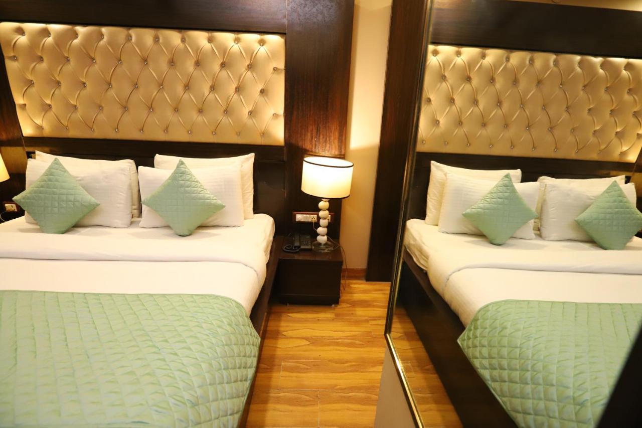 Palm Grand Naraina - Couple Friendly Local Ids Accepted 4*