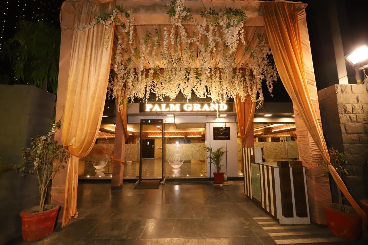 Hotel Palm Grand Naraina - Couple Friendly Local Ids Accepted