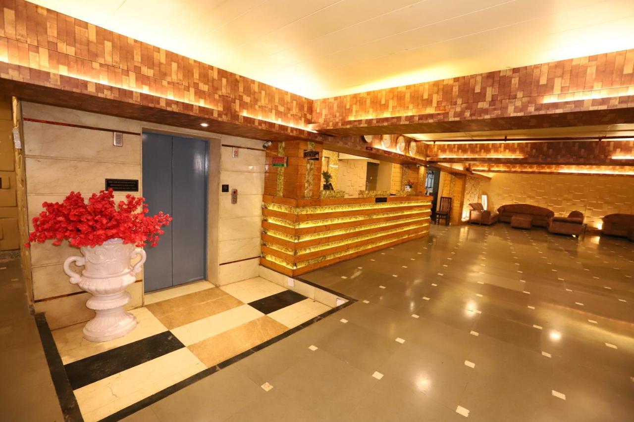 Hotel Palm Grand Naraina - Couple Friendly Local Ids Accepted 4*