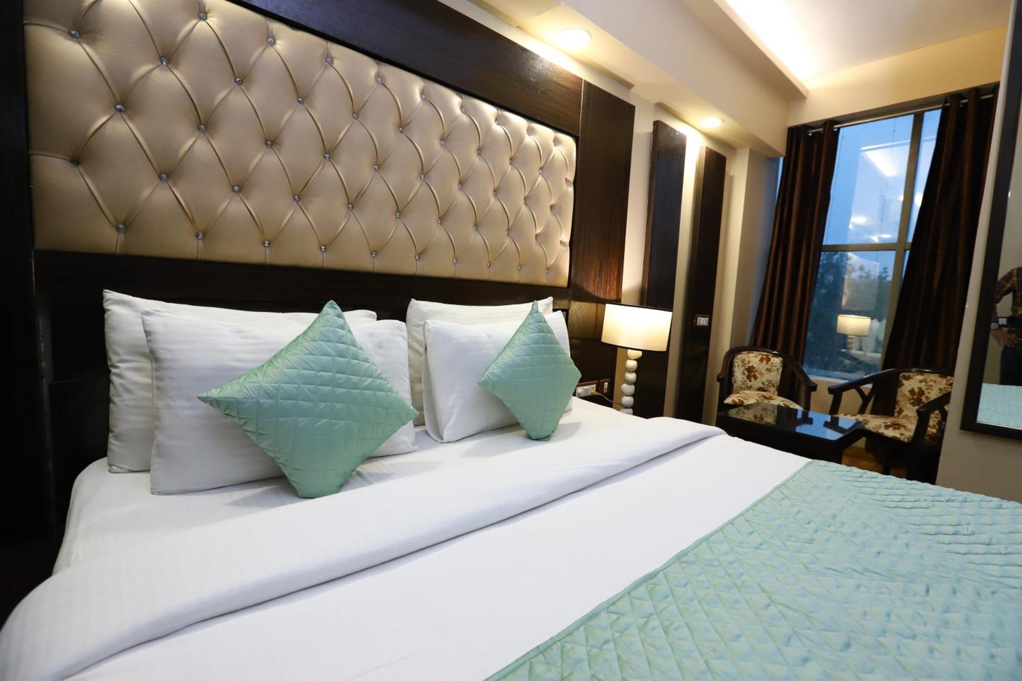 Palm Grand Naraina - Couple Friendly Local Ids Accepted Hotel New Delhi