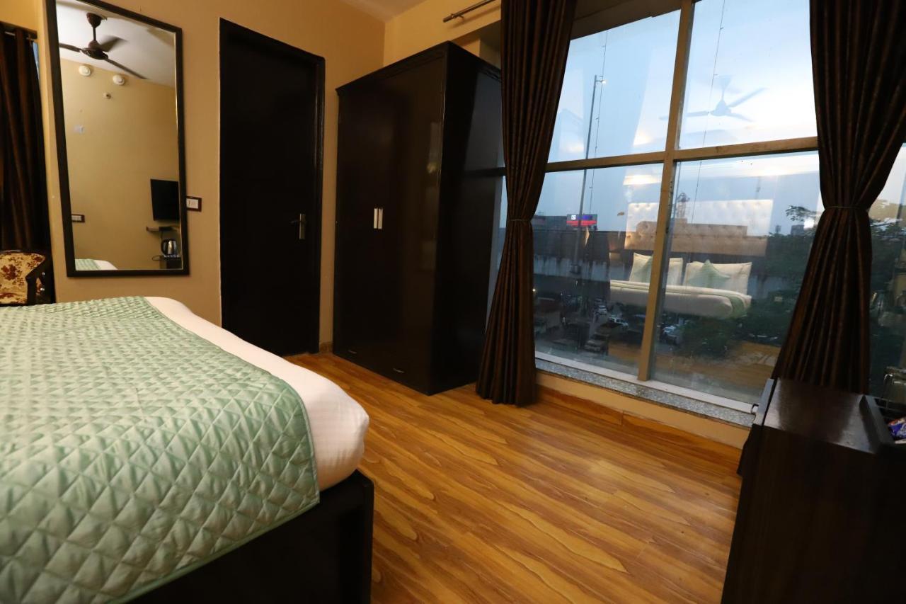 Palm Grand Naraina - Couple Friendly Local Ids Accepted New Delhi