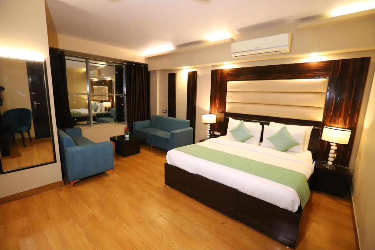 Hotel Palm Grand Naraina - Couple Friendly Local Ids Accepted