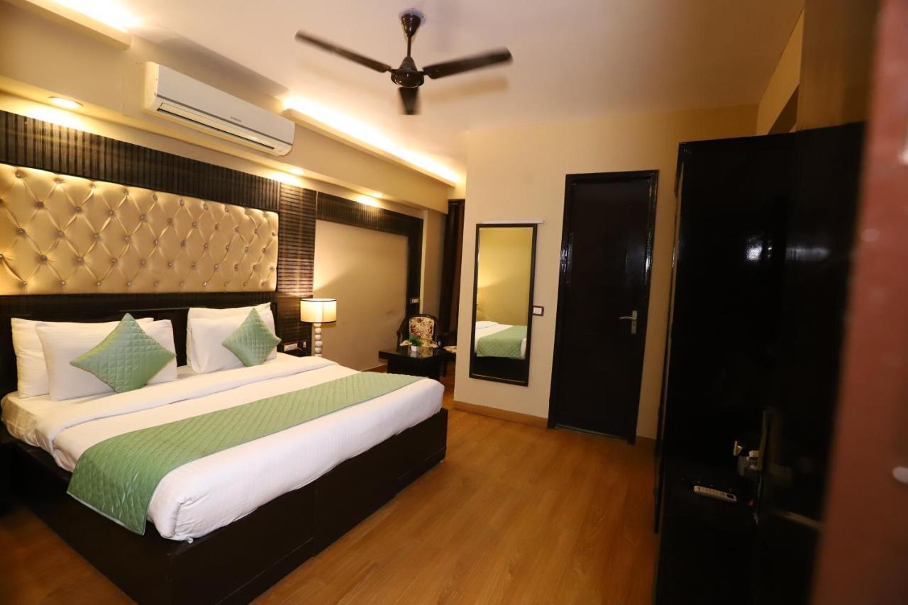 Palm Grand Naraina - Couple Friendly Local Ids Accepted New Delhi