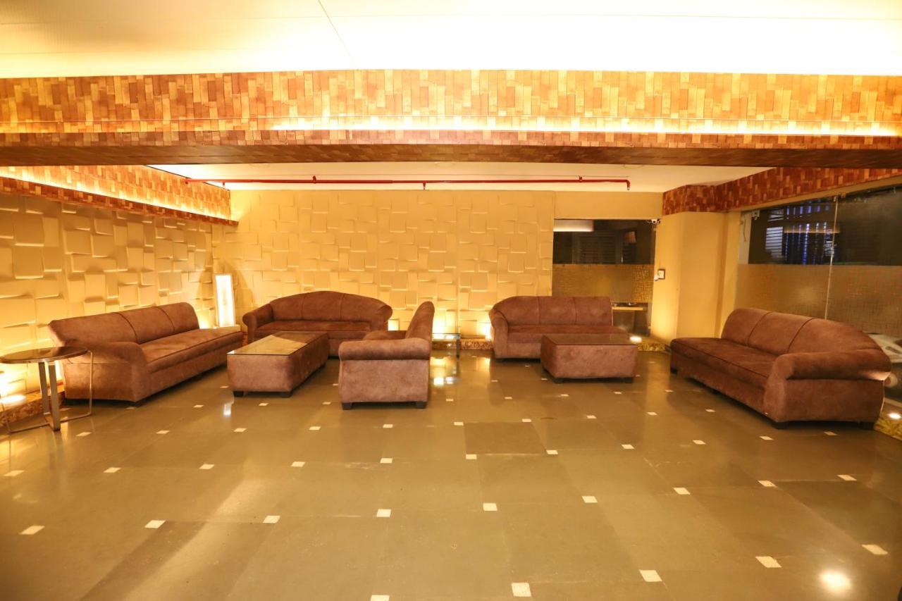 Palm Grand Naraina - Couple Friendly Local Ids Accepted 4*