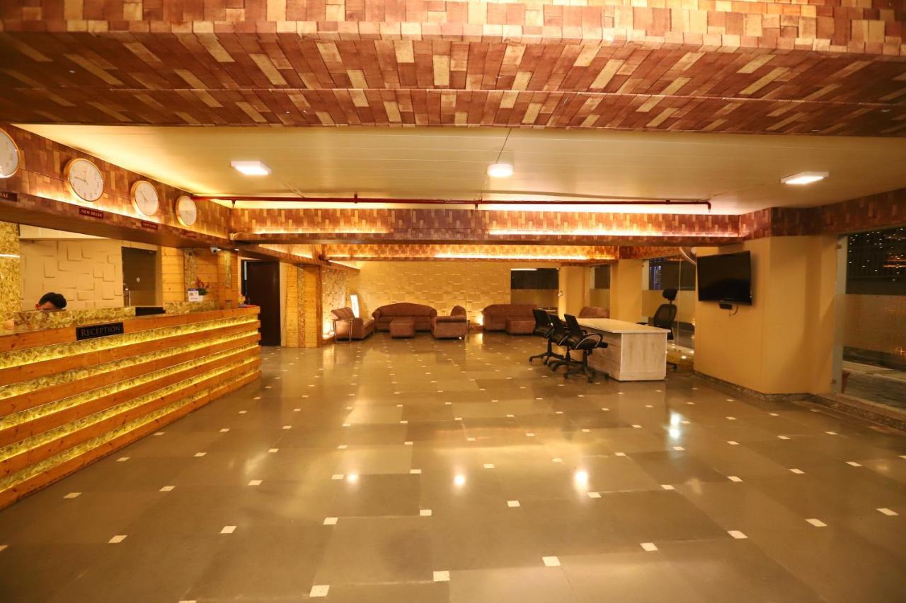 Hotel Palm Grand Naraina - Couple Friendly Local Ids Accepted 4*