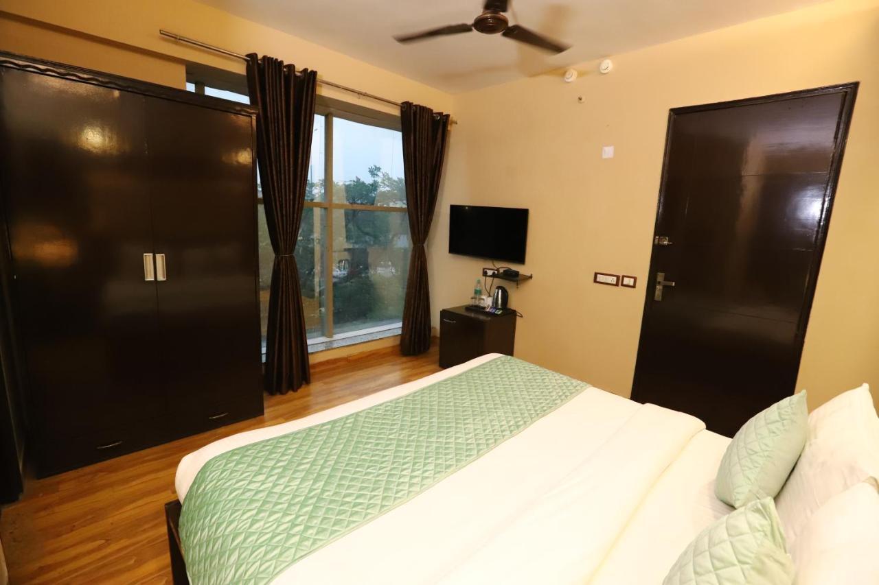 Palm Grand Naraina - Couple Friendly Local Ids Accepted Hotel New Delhi