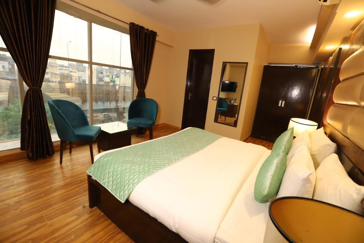 Palm Grand Naraina - Couple Friendly Local Ids Accepted Hotel New Delhi