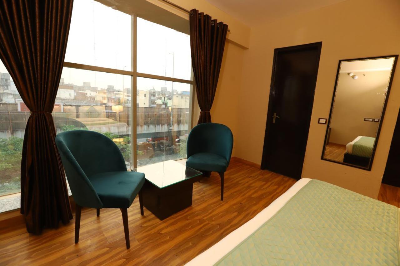 Hotel Palm Grand Naraina - Couple Friendly Local Ids Accepted New Delhi