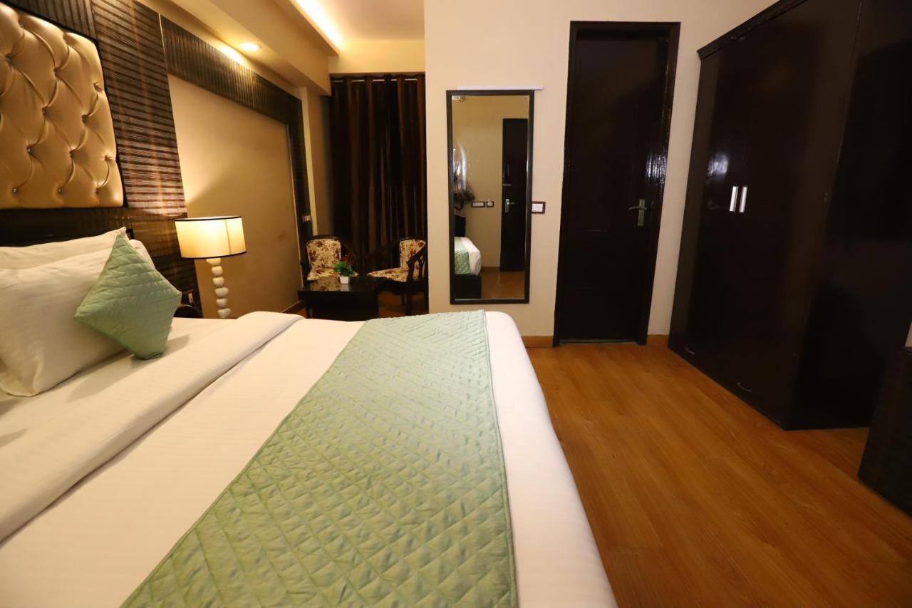 Palm Grand Naraina - Couple Friendly Local Ids Accepted Hotel New Delhi