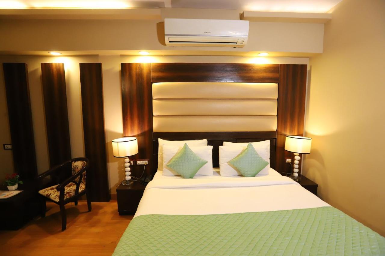 Palm Grand Naraina - Couple Friendly Local Ids Accepted 4* New Delhi