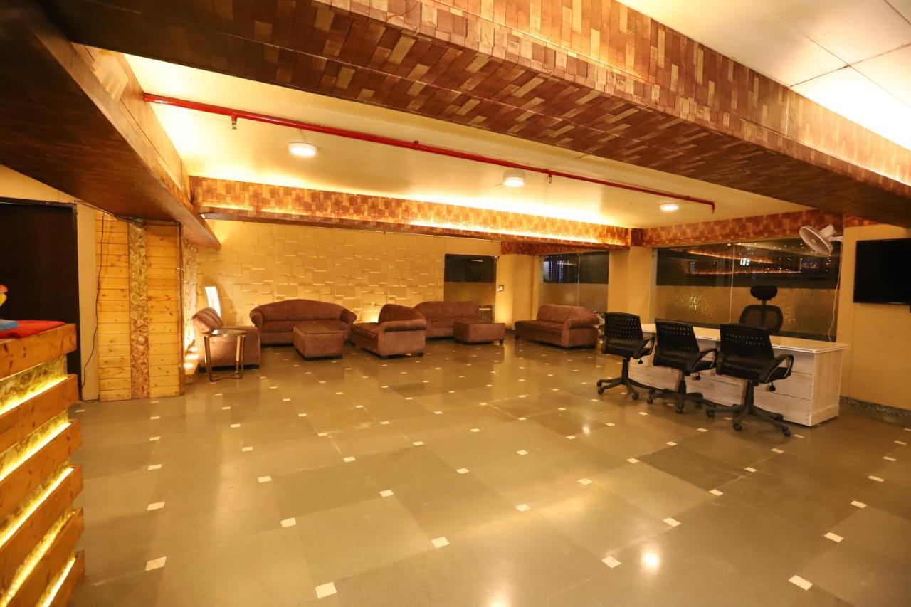 Hotel Palm Grand Naraina - Couple Friendly Local Ids Accepted