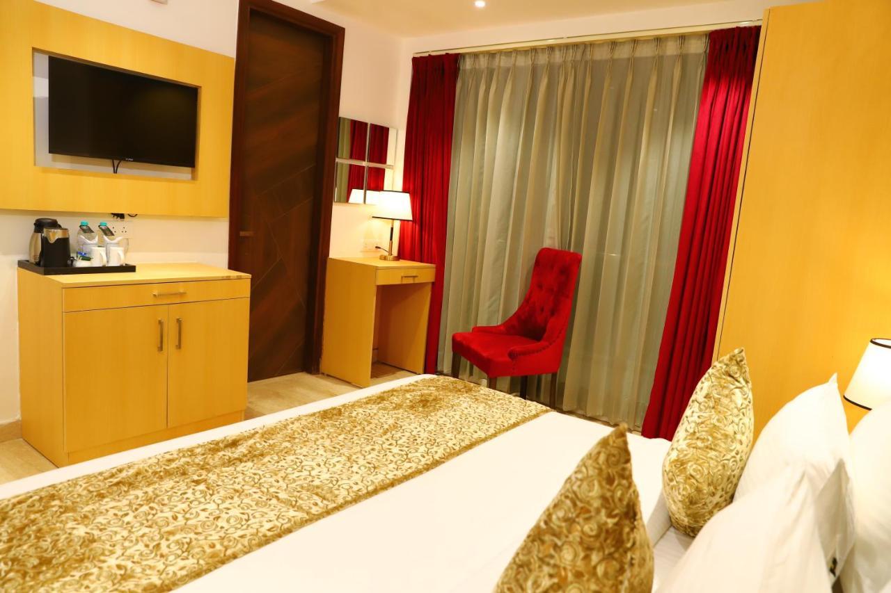 Malbork Rajouri Garden Delhi - Couple Friendly Local Ids Accepted New Delhi