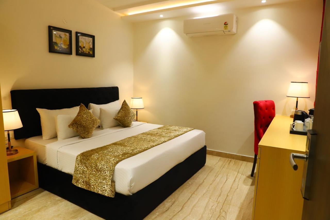 Malbork Rajouri Garden Delhi - Couple Friendly Local Ids Accepted Hotel 3*