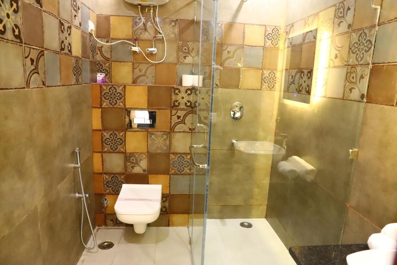 Hotel Malbork Rajouri Garden Delhi - Couple Friendly Local Ids Accepted