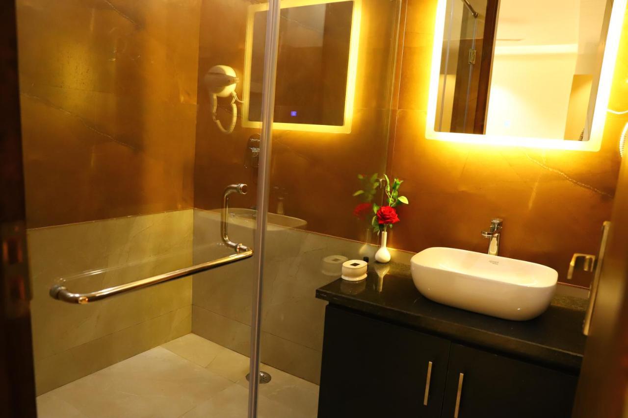 Malbork Rajouri Garden Delhi - Couple Friendly Local Ids Accepted 3*