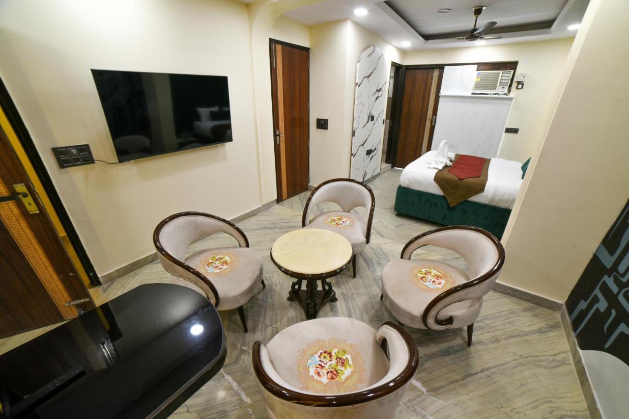 The Twenties Kamla Nagar Hotel