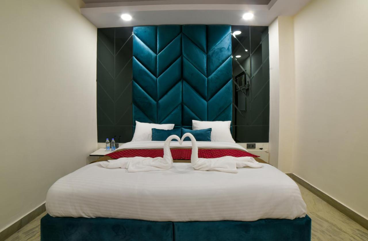 Hotel The Twenties Kamla Nagar
