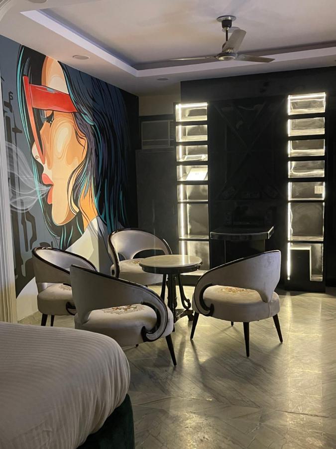 The Twenties Kamla Nagar Hotel
