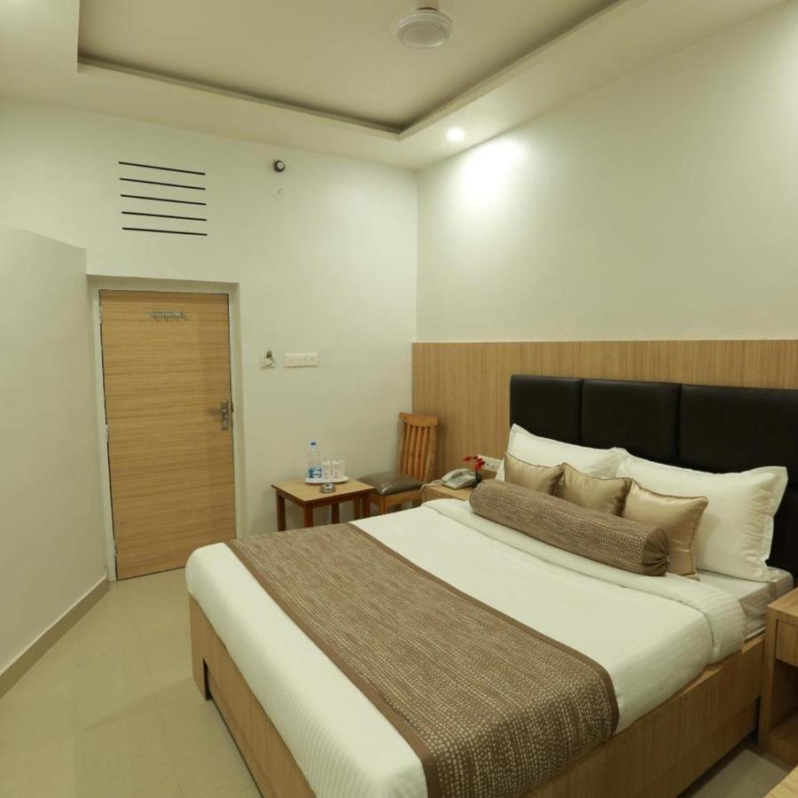 Lotus Suites At Delhi Airport Hotel