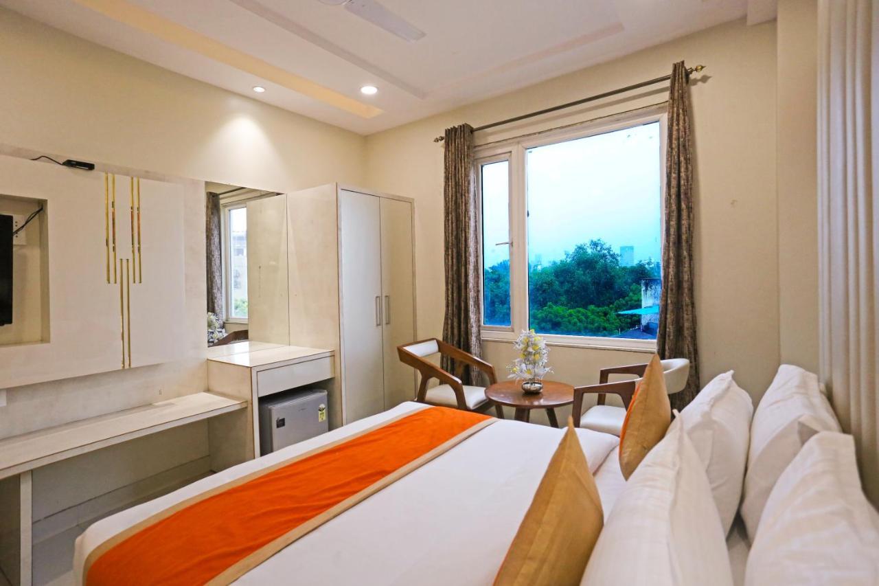 Hotel Worth Newly Bulit - New Delhi