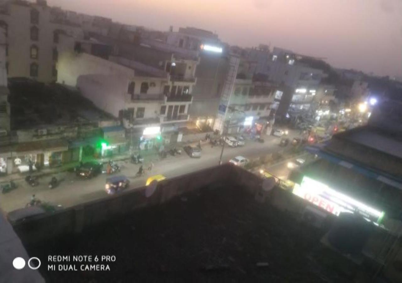 Hostel Abuzz Oxfordcaps Roopnagar Delhi