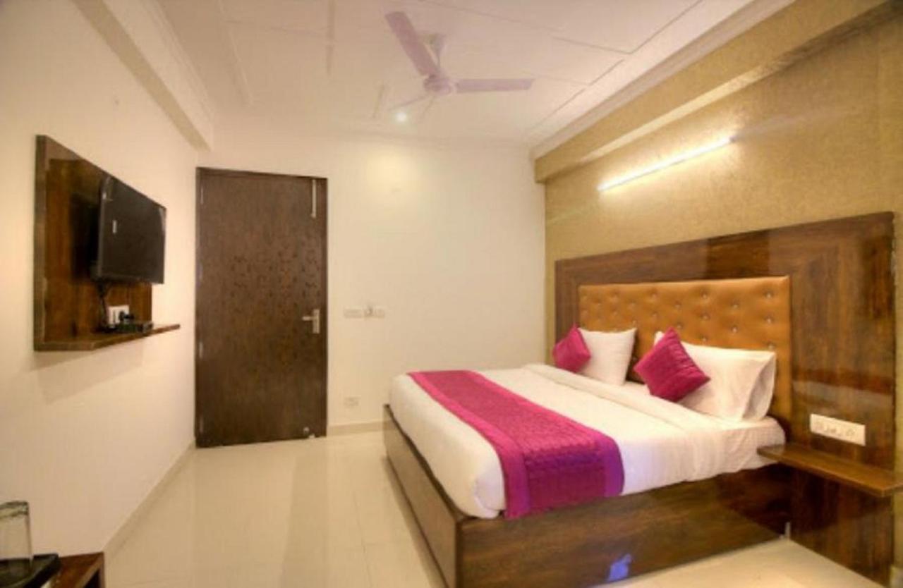 Ark-of-avalon Near Delhi Airport Hotel Nova Deli
