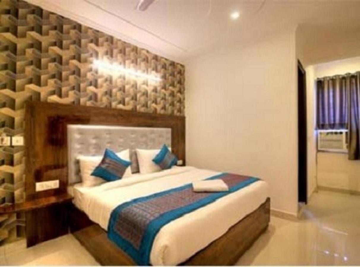 Hotel Ark-of-avalon Near Delhi Airport Nova Deli
