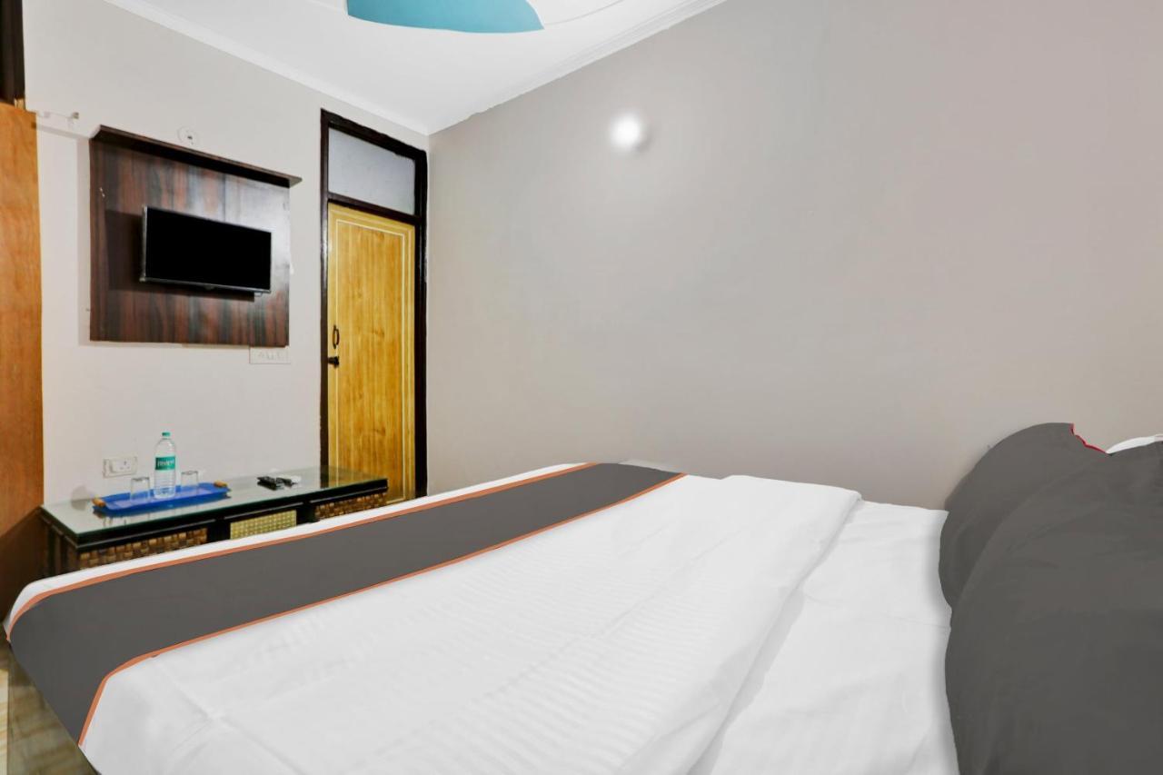 Collection O 83691 Raj Hotel New Delhi