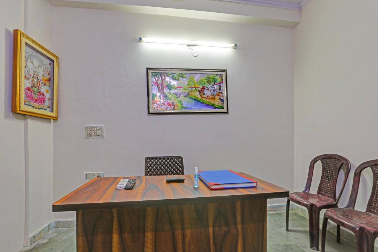 Collection O 83691 Raj Hotel New Delhi