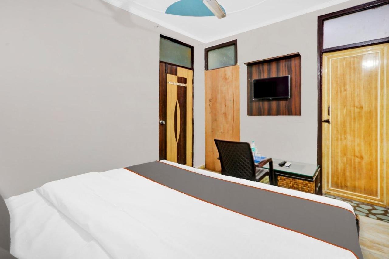 Hotel Collection O 83691 Raj New Delhi