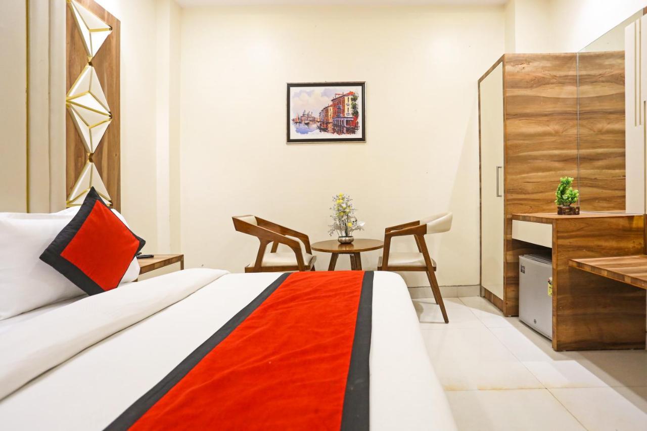 Frank Stay-newly Built Worth -2mins Walk From Rk Ashram Metro Satation Hotel 4*