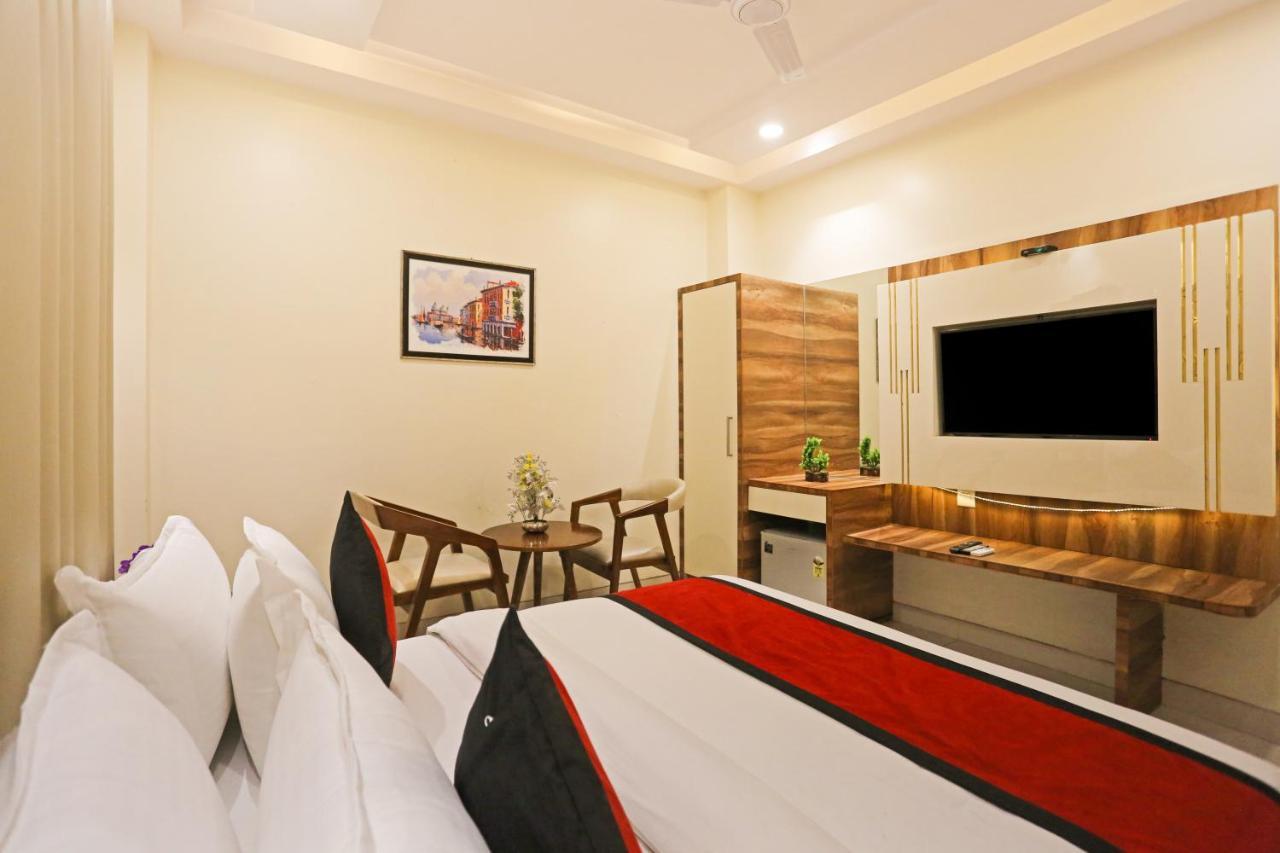 Hotel Frank Stay-newly Built Worth -2mins Walk From Rk Ashram Metro Satation 4*