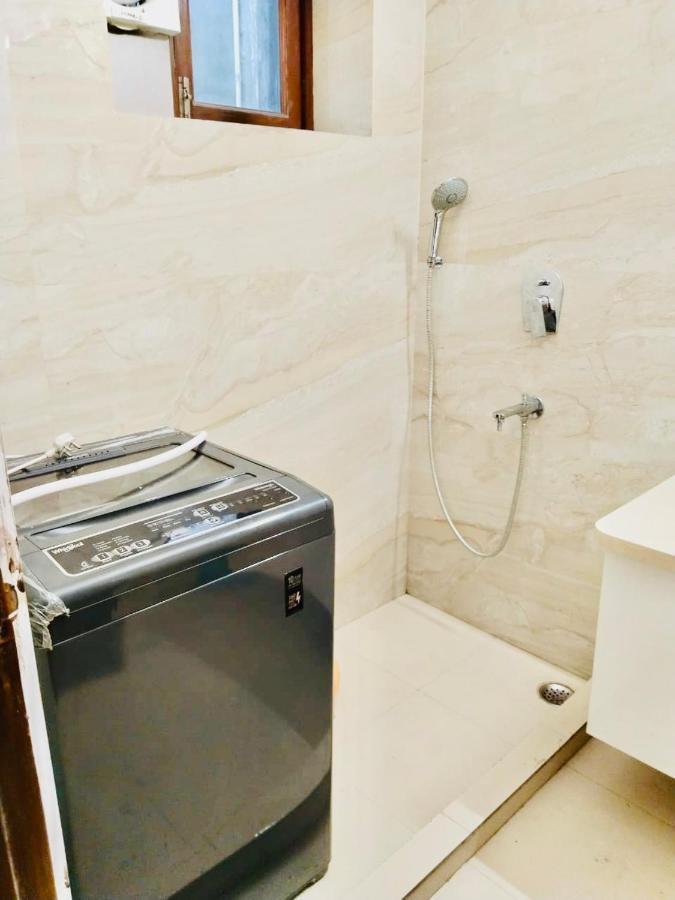 Fortune Service 2bhk,e28 Saket 2a *