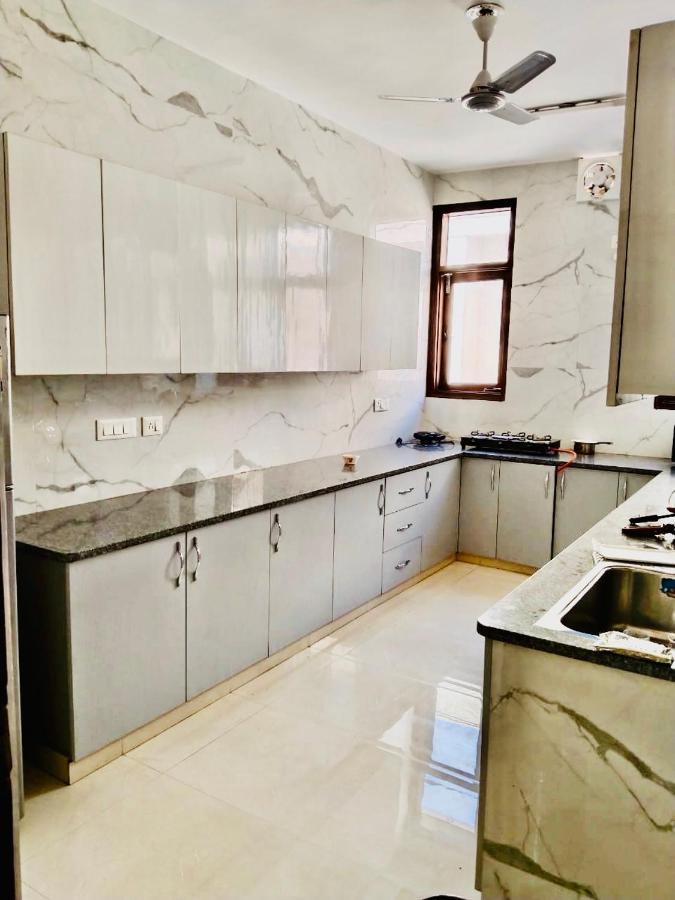 Fortune Service 2bhk,e28 Saket 2a *
