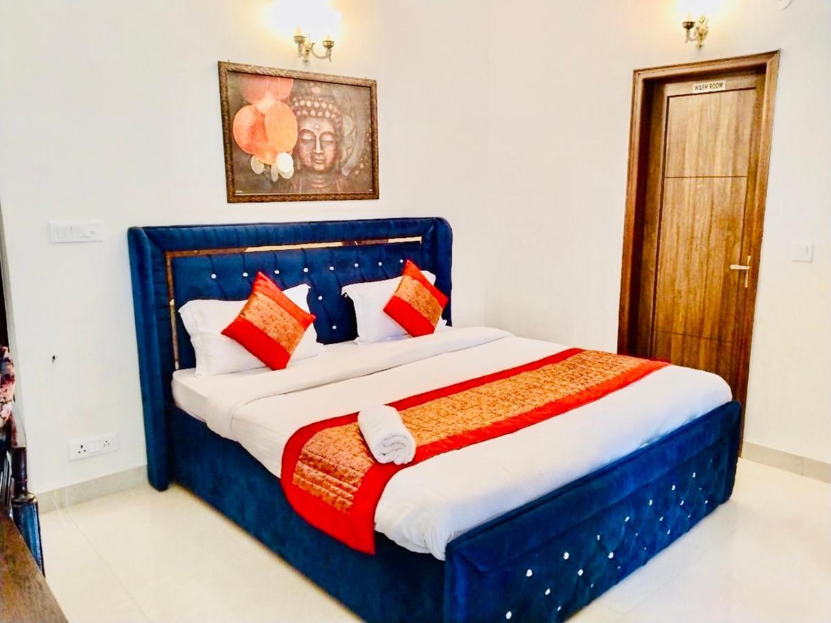 Apartment Fortune Service 2bhk,e28 Saket 2a *