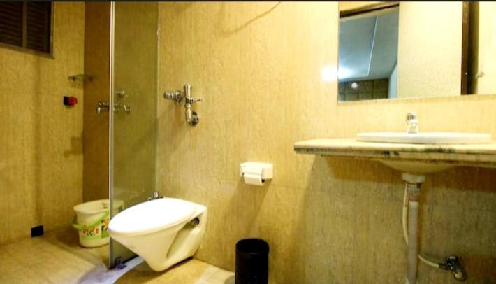 Roma Deluxe - Railway Station Hotel New Delhi