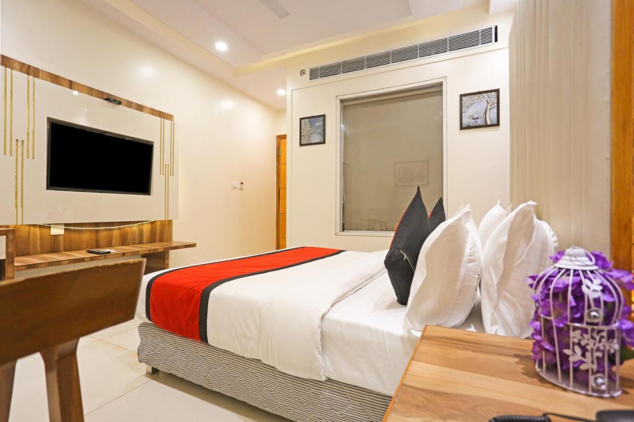 Frank Stay-newly Built Worth -2mins Walk From Rk Ashram Metro Satation New Delhi
