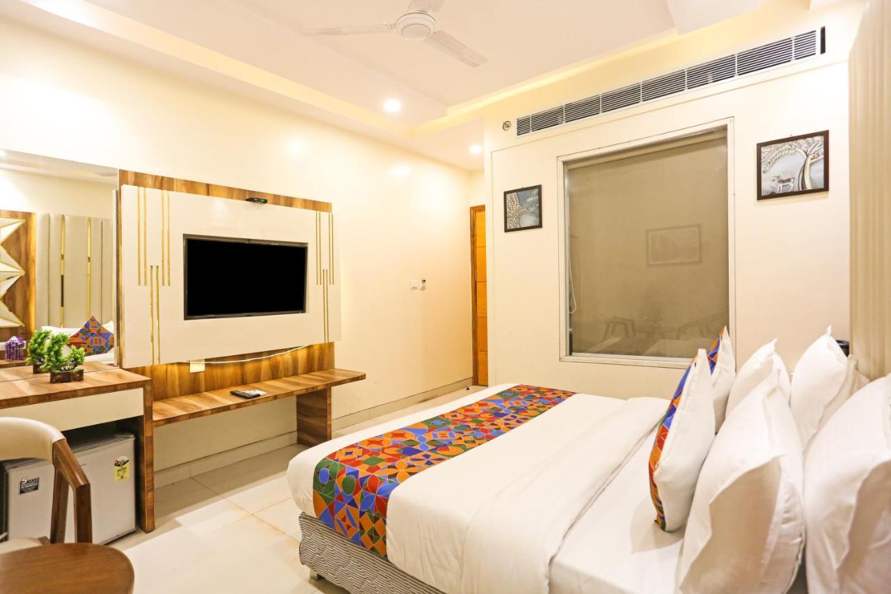 Frank Stay-newly Built Worth -2mins Walk From Rk Ashram Metro Satation 4*