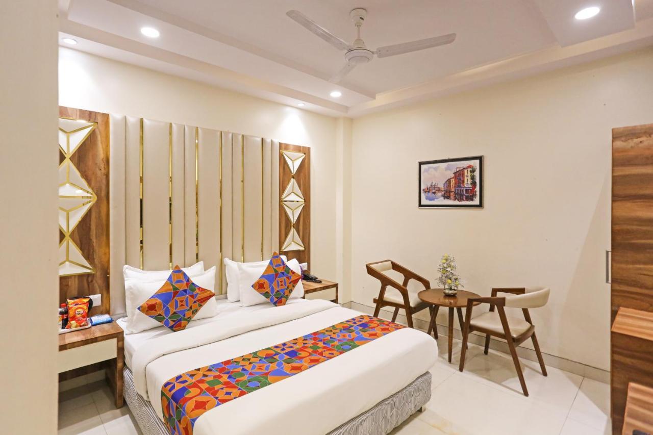 Hotel Frank Stay-newly Built Worth -2mins Walk From Rk Ashram Metro Satation 4*