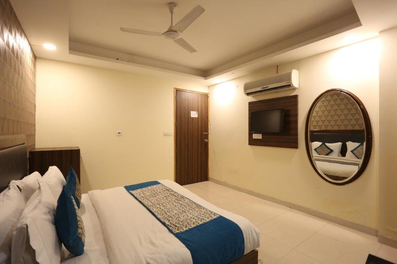 Paras Delhi Airport 3*
