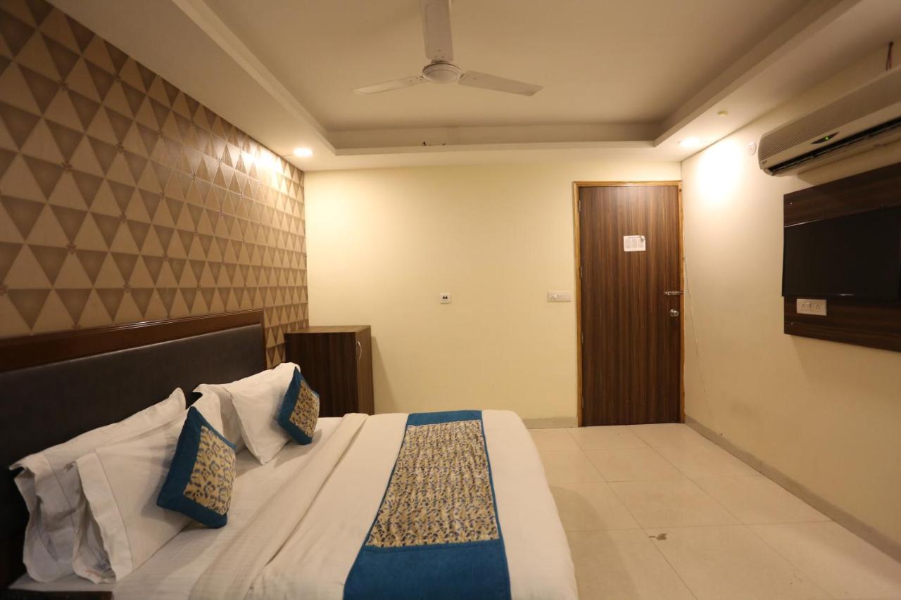 Paras Delhi Airport Hotel
