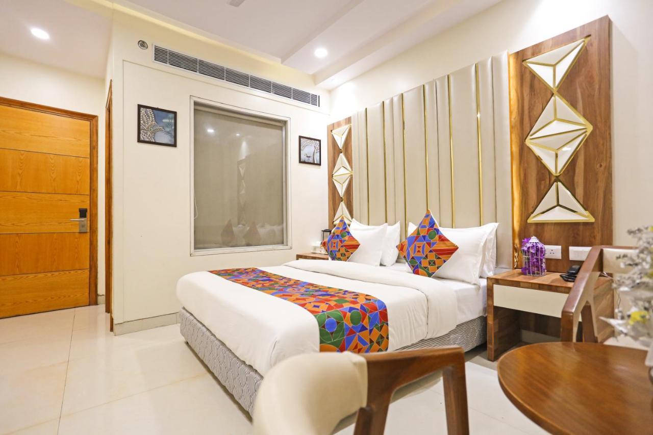 Frank Stay-newly Built Worth -2mins Walk From Rk Ashram Metro Satation Hotel 4*