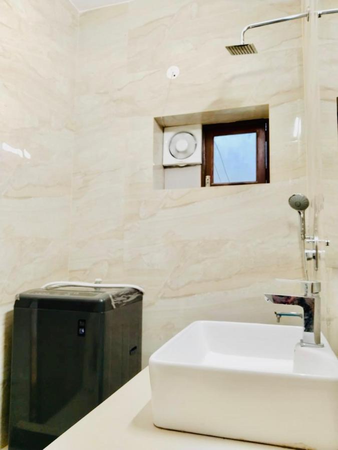 Fortune Service 2bhk,e28 Saket 2a *