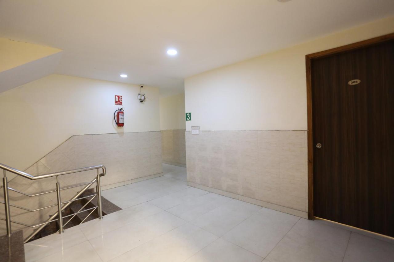 Hotel Paras Delhi Airport